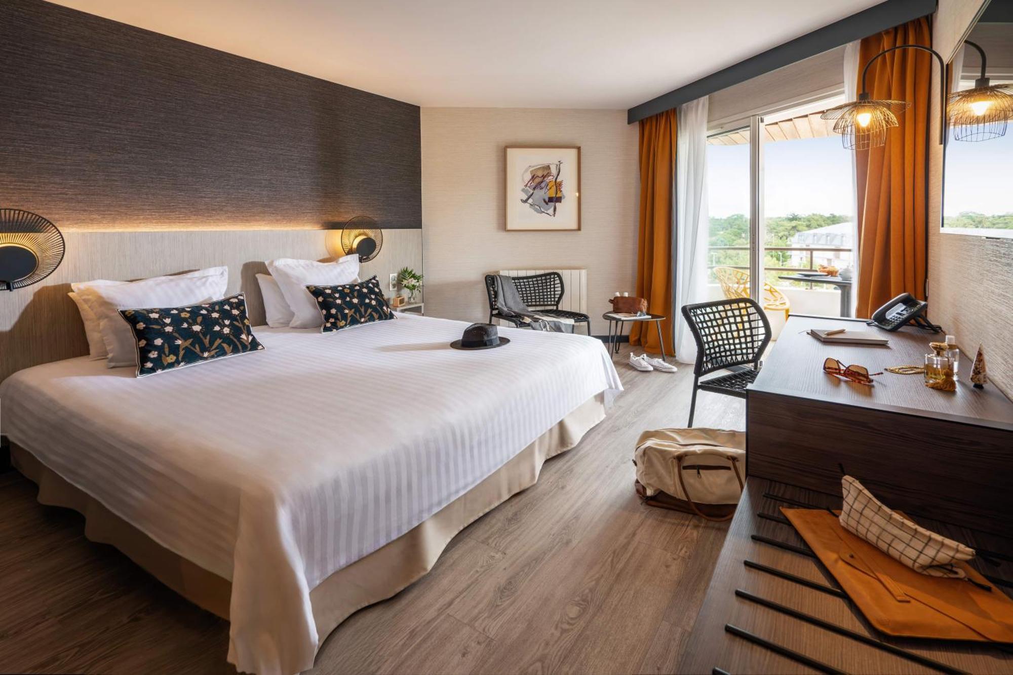 Hotel Valdys Thalasso & Spa - Les Pins Сен-Жан-де-Мон Екстер'єр фото
